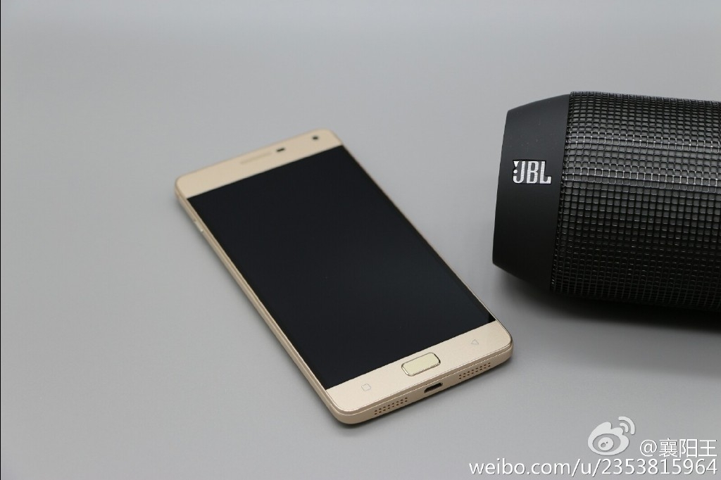 Lenovo Vibe P1 Pro closer look