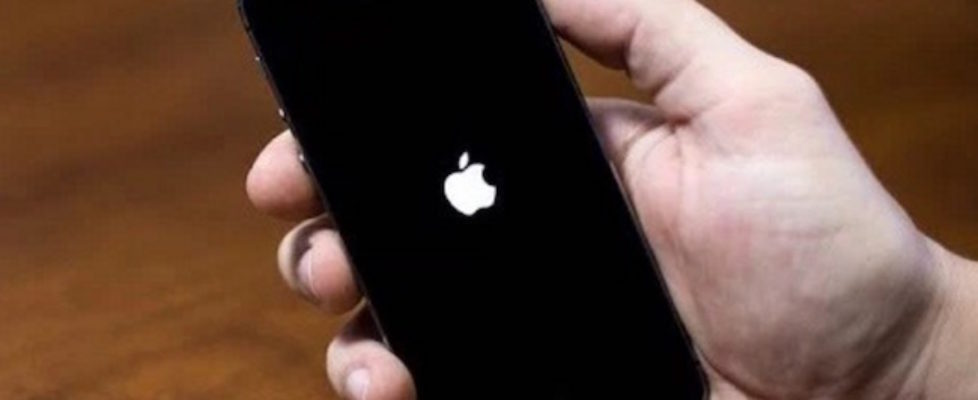 iPhone ipod ipad stuck at apple logo