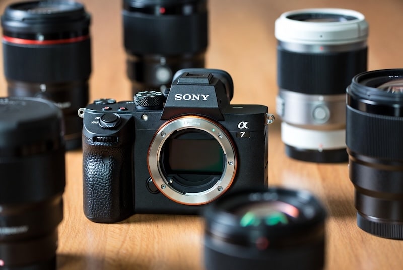 sony mirrorless camera lenses